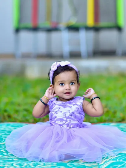 For this outdoor baby portrait, I used soft, natural light to highlight her innocent expression and bright eyes. We create a comfortable space so even the littlest ones feel relaxed enough to show their true personality.