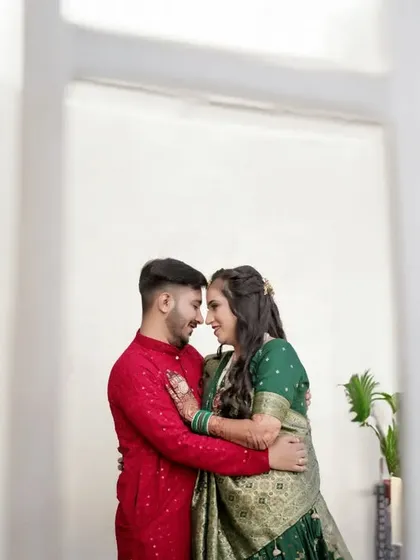 Finding a quiet corner for a moment of togetherness. I use architectural elements to frame intimate couple portraits, adding depth and focus to the emotion.