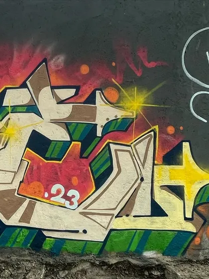 A close-up of my piece from the Versova jam. The earthy tones and the sharp lines give it a nice, grounded feel.
