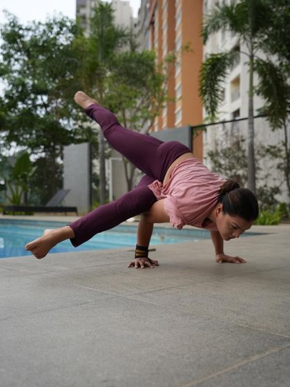 Shashi Prabha Dwivedi - Advanced Yoga Anatomy & Asana Course (Online) Inversions & Arm Balances photo 26