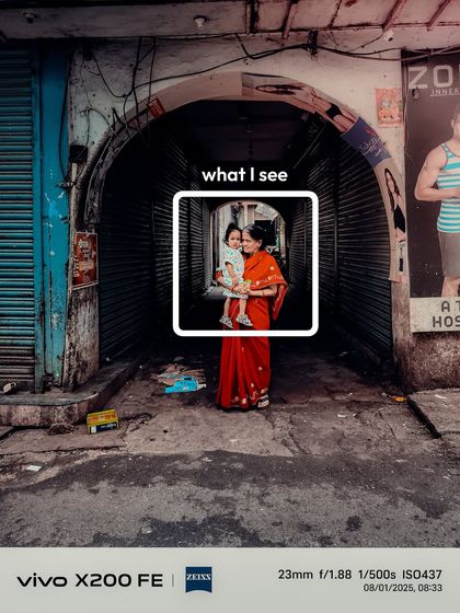 Another 'what I see' moment from the streets of Bhopal. Framing a mother and child within an archway to create a powerful, intimate portrait.