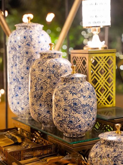 A closer look at the beautiful blue and white Turkish-style porcelain jars we use as decor. These details help build a specific theme, ensuring the food and decor feel like a single, unified concept.