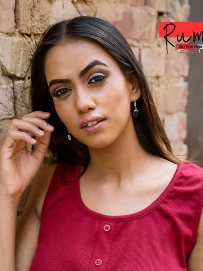 A perfect day look for a casual outing or a professional event. This makeup style focuses on clean skin, defined brows, and a subtle smokey eye to create a polished and put-together appearance. It’s about looking like the best version of yourself.