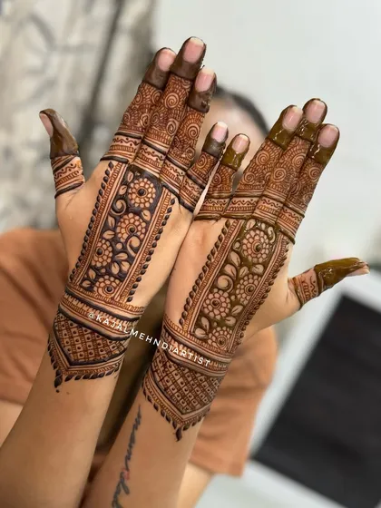 A fancy backhand design with a floral strip running down the middle finger, elegant and chic.