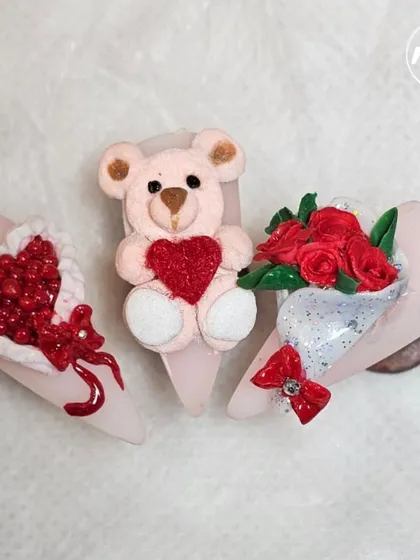 Perfect for Valentine's Day, this set features a 3D teddy bear holding a heart, a textured heart design, and a miniature bouquet of roses. Each element is sculpted by hand for a truly unique look.