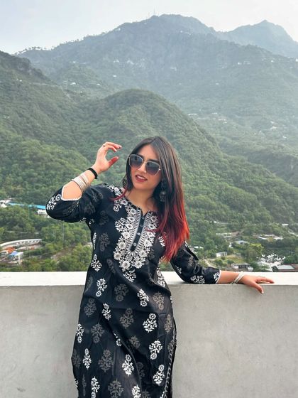 Adding sunglasses to my ethnic travel look. This simple accessory gives the outfit a modern and cool twist.