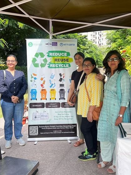 A group of teachers and parents at the RPS International School recycling drive. Their support was crucial in mobilizing 43 families to collect 238 kgs of dry waste.