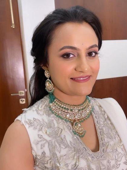 Bhuvana Reeds - Online Makeup Classes Reception & Party Glam photo 13