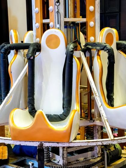 A compact and fun spinning chair ride that's perfect for smaller children and can be set up in various indoor or outdoor locations.