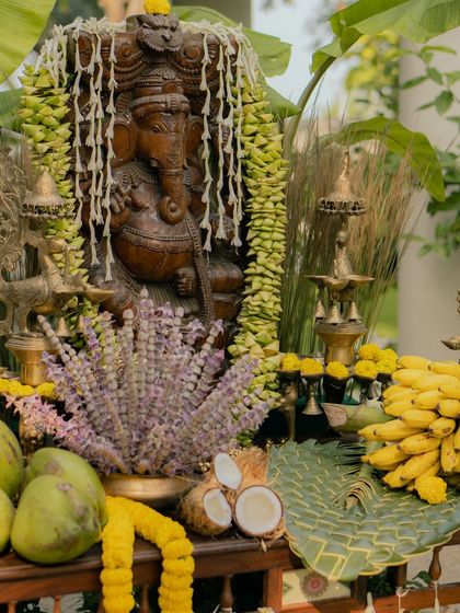No South Indian celebration is complete without invoking blessings. We created this beautiful altar with a carved wooden Ganesha, surrounded by offerings of bananas, coconuts, and fragrant tulsi, setting a divine tone for the wedding festivities.