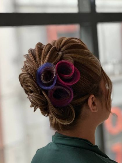 VLCC School of Beauty - Professional Hairdressing & Styling The Art of Hairstyling: Updos, Braids & Finishing photo 16