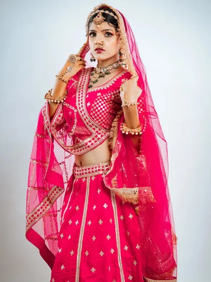 Another view of the pink Marwari lehenga, showing how the different pieces of jewellery and the outfit come together.