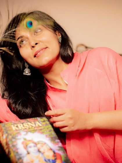 An upward glance adds a hopeful and dreamy quality to this creative portrait.