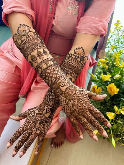 A duplicate of 184, providing a clear, crossed-arm view of this stunning design.