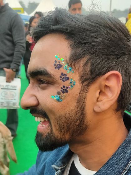 A fun design of glittery paw prints, perfect for a pet-themed event.