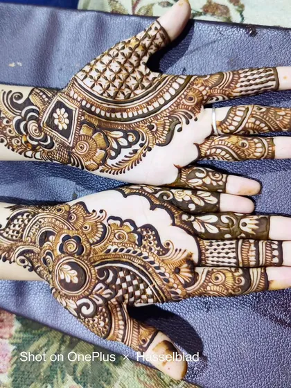 An elegant design for the back of the hand, featuring a central motif with delicate patterns extending to the fingers.