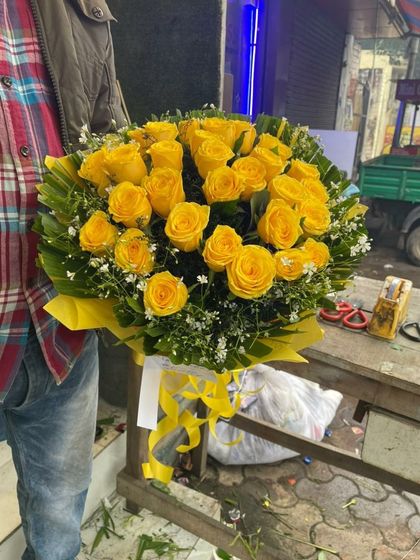 A vibrant bouquet of fresh yellow roses, perfect for celebrating friendship or sending cheerful wishes. Available for fast 2-hour delivery in Ghaziabad and Greater Noida West.