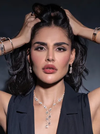 A strong and confident pose from the same diamond jewellery campaign. The focus here is on the model's direct gaze and the way the light catches the stunning diamond pieces.