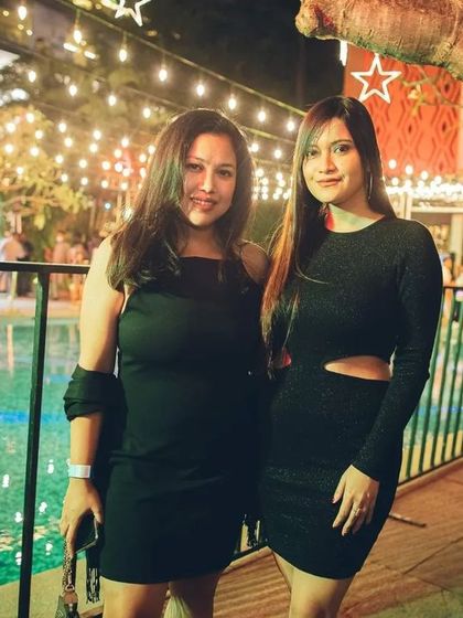 A shot of the stylish crowd by the poolside at the Taj MG Road for the NYE 2023 party. The ambiance was just perfect.