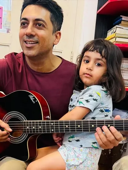 The journey of music often starts as a family. I love seeing parents get involved, like this beautiful moment of a father sharing his love for the guitar with his child, creating memories that last a lifetime.