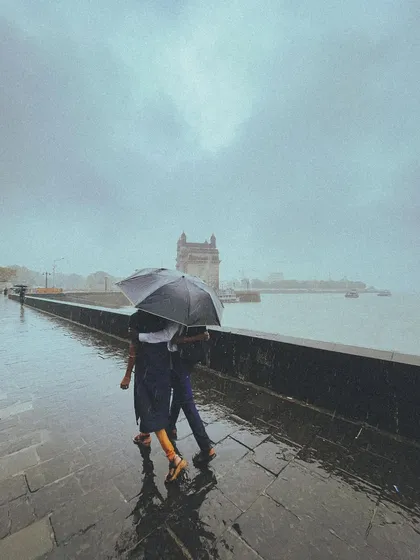 A quiet moment for a couple sharing an umbrella, with the iconic Gateway of India standing softly in the monsoon mist. This is the kind of love story I live to capture, simple and profound.