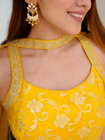 Sunshine and elegance in every thread. A close-up of this beautiful yellow blouse.