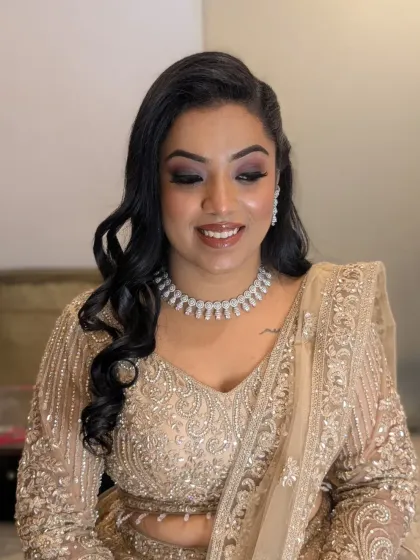 Soft glam for a Sangeet bride. This look features a warm, shimmery eye, luminous skin, and glossy lips, paired with classic Hollywood waves for a timelessly elegant feel.