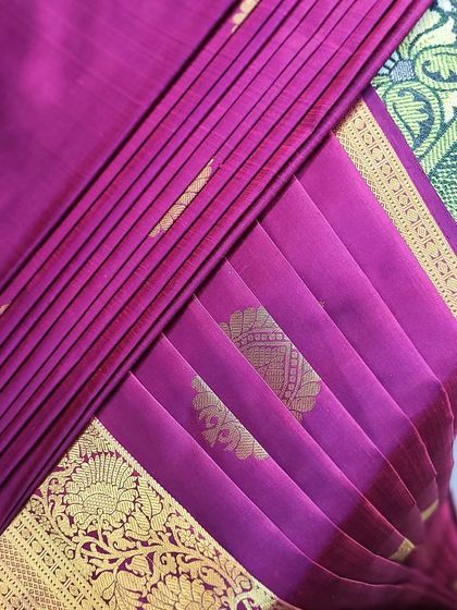 A close-up of the pleats on Bride Pooja's magenta saree.