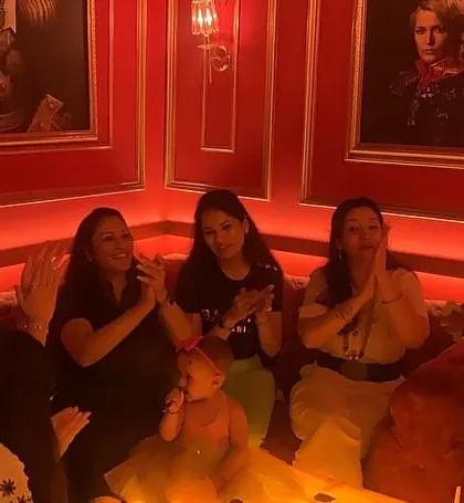 Here’s a glimpse of a more intimate birthday party celebration. My magic is scalable and I can tailor the performance to fit any setting, ensuring even in a small group, everyone feels like they are part of the show.