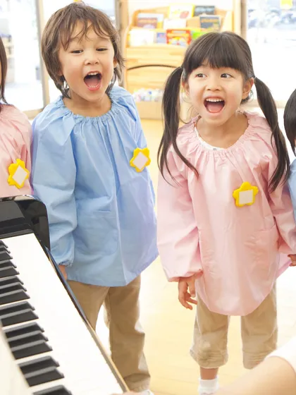 Group singing is a joyful experience for our youngest learners. In these Harmony Sessions, children under 9 develop their voices, learn to sing together, and build social confidence in a lively, supportive setting.