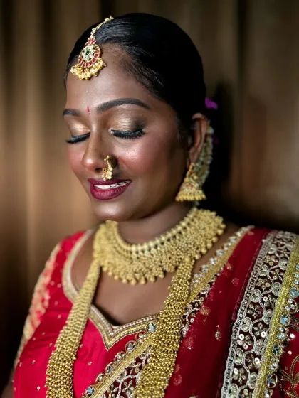A close-up on the eye makeup. The gold shimmer on the lids brings out the warmth in her eyes, proving that bold looks are stunning on dusky skin.
