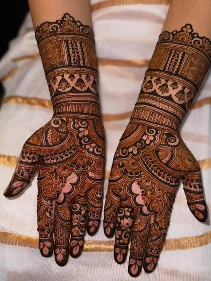 Elegant Engagement Mehendi photo 25