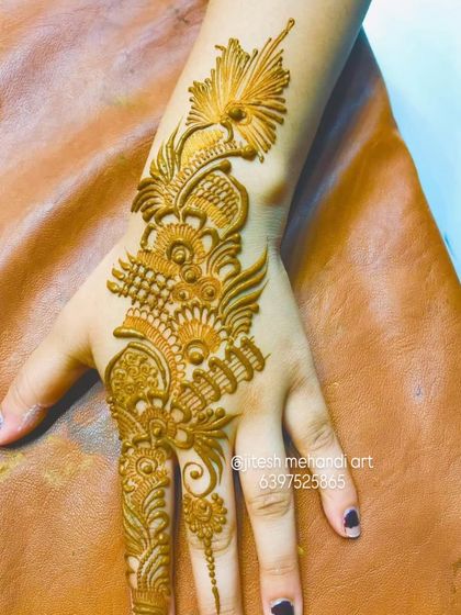 Elegant Guest & Party Mehndi photo 6