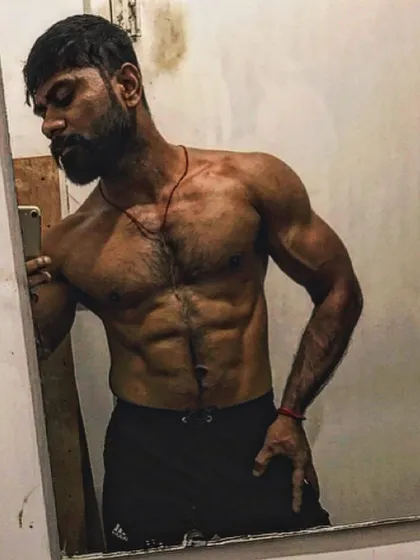Another mirror selfie, tracking the progress.