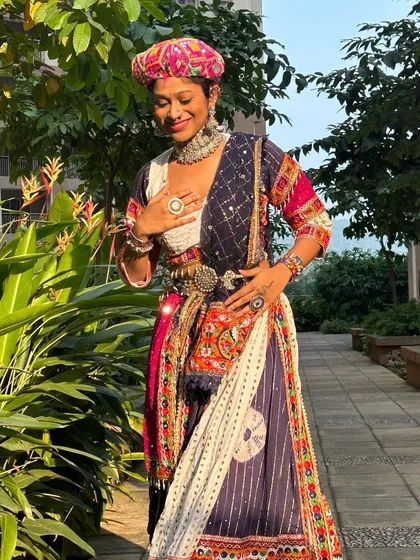 Channeling a vintage vibe with this unique Gangubai-inspired look. The outfit features dhoti pants under a skirt, a style that’s both traditional and edgy.