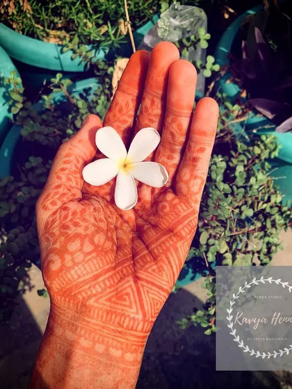 This is the beauty of a natural henna stain after it has fully developed. The design darkens into a rich, deep reddish-brown color over a couple of days. I only use natural henna paste to ensure the best and safest results.