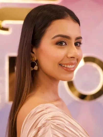 A close-up of a nude brown and peach makeup look. This combination is incredibly versatile and creates a warm, healthy glow that is perfect for festive occasions.