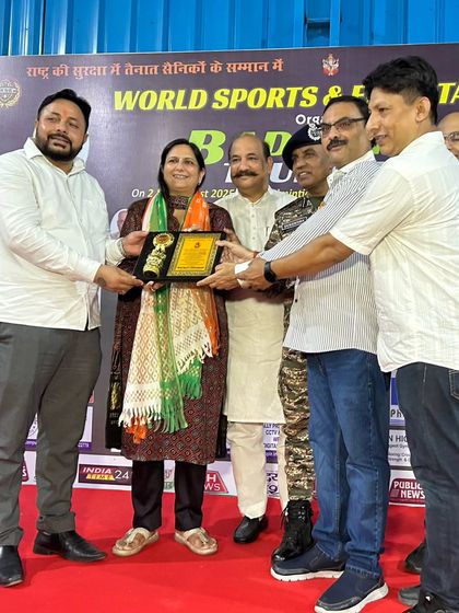 I was honored to be on stage with esteemed guests to present an award at the badminton tournament. Celebrating the achievements of athletes and service members is always a privilege.