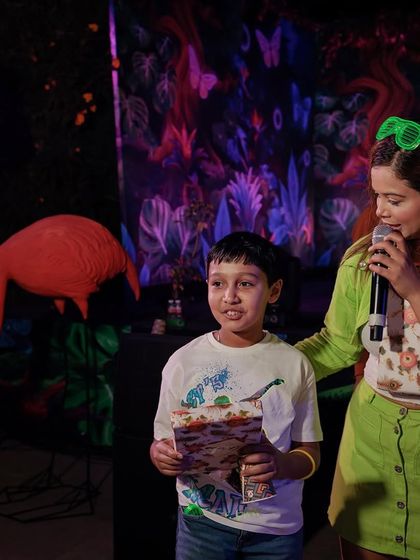 Making even the youngest guests feel special. Here I am with a young prize winner at the Kamdhenu Paints family day.