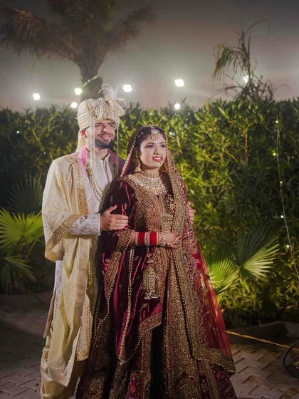 A beautiful outdoor shot of the couple. They look so perfect together.