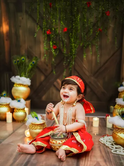 A big laugh while enjoying his pot of butter. This is the epitome of a natkhat Kanha.