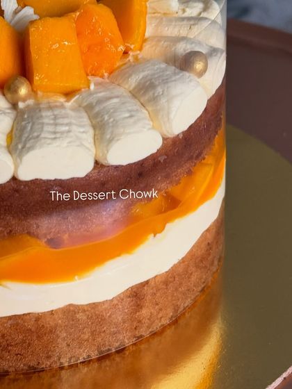 A close-up of the layers in my pull-me-up Mango Cake. You can see the soft sponge, creamy mousse, and juicy mango filling.