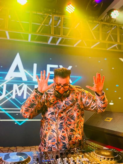 Behind the Decks: The Artist at Work photo 84