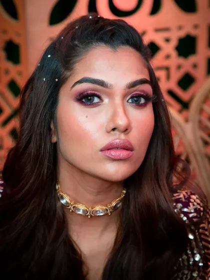 For the modern bride who loves glamour, I crafted this striking look with a bold, blended smokey eye and luminous skin. This close-up highlights the precision and artistry that goes into creating a memorable look for your sangeet or reception.