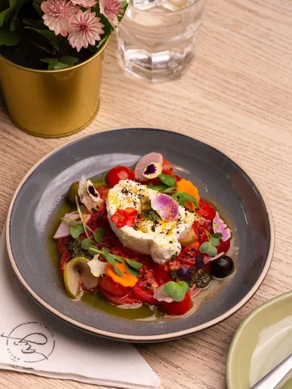 Craving something fresh and delicious? My tomato burrata salad is made with ripe tomatoes, creamy burrata cheese, and a tangy balsamic glaze. It's a perfect dish for a light and flavorful meal.
