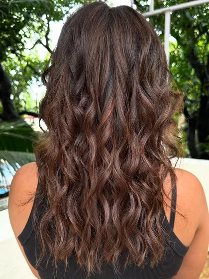 Holiday ready with these soft, beachy waves and subtle brunette highlights. This is a low-maintenance color that grows out beautifully, perfect for someone who travels a lot.