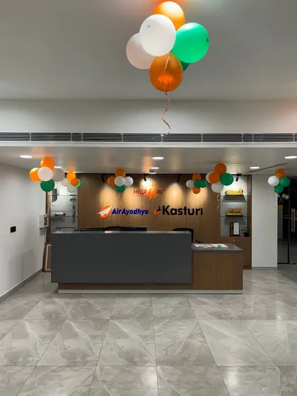 A clean and professional look for a corporate reception area. Simple tricolor balloon bunches were placed around the reception and on the ceiling to celebrate Independence Day without disrupting the office aesthetic.