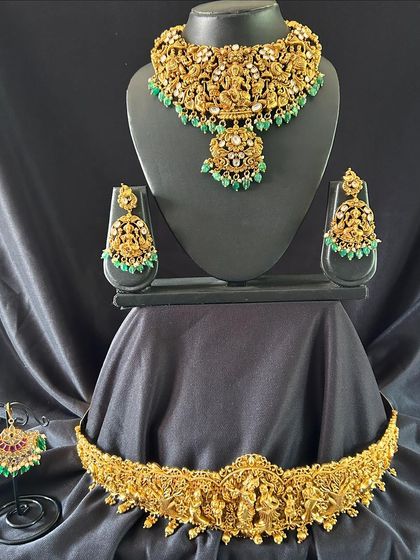 If you prefer a simpler look, you can rent this beautiful antique choker and vaddanam set on its own. It’s perfect for pre-wedding functions or for bridesmaids.