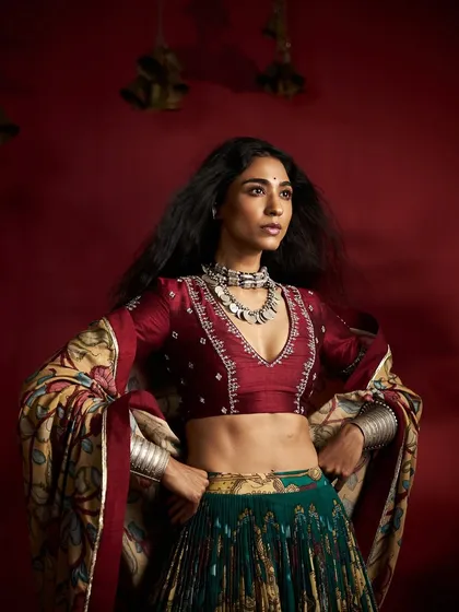 A powerful pose showing off a statement silver choker and stacked kadas. My jewellery is designed to make you feel confident and bold, perfect for both traditional and fusion wear.