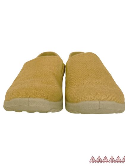A front view of our comfortable and stylish Yaar Slip-on shoes. The natural wool fabric makes them soft and breathable, while the sturdy sole ensures durability for everyday wear.